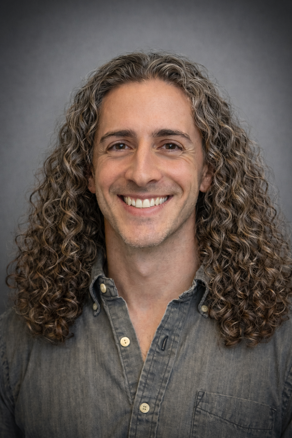 Cameron Eshgh headshot photo